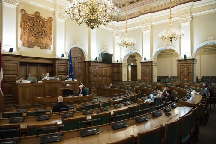 Saeimā darbu sākušas divas jaunas deputātes