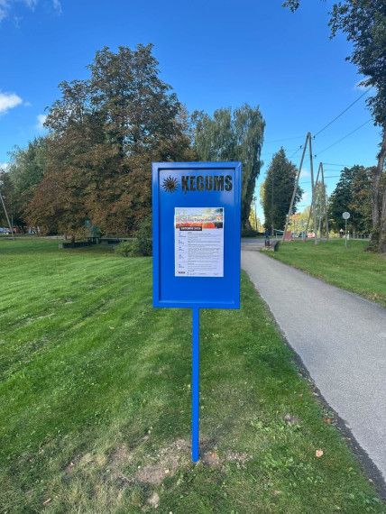 FOTO: Ķegumā uzstādīti jauni objekti, kurus ir teju neiespējami nepamanīt