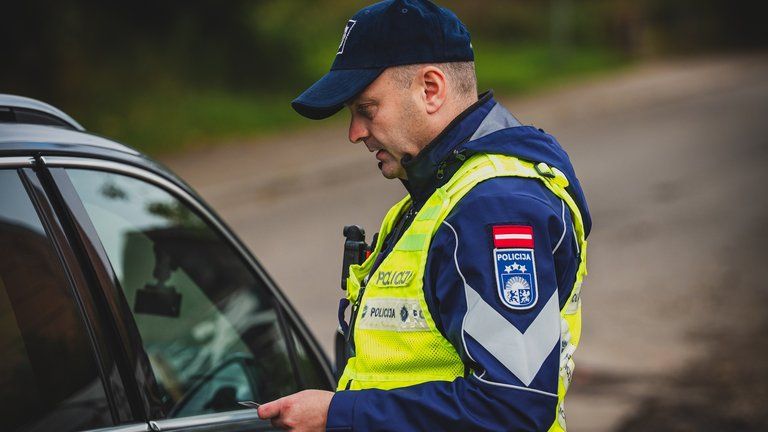 Svētku laiks satiksmē iezīmējas ar vairākiem bojāgājušajiem un lielu skaitu dzērājšoferu