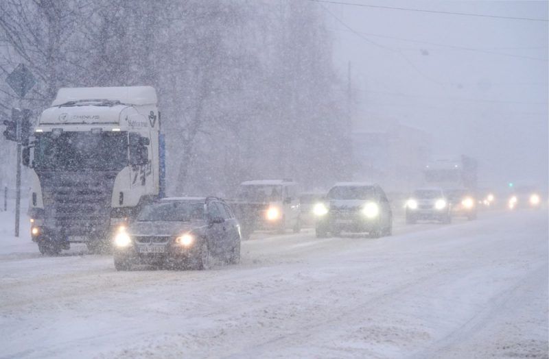 Latvijai tuvojas spēcīgs sniegputenis – iespējams, stiprākais šajā ziemā. izsludināts oranžais brīdinājums