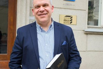 Attēls rakstam: Vēl 500 tautas ir bez Bībeles – Latvijas Bībeles biedrības jaunais vadītājs Pēteris Eisāns uzsver misijas nozīmi