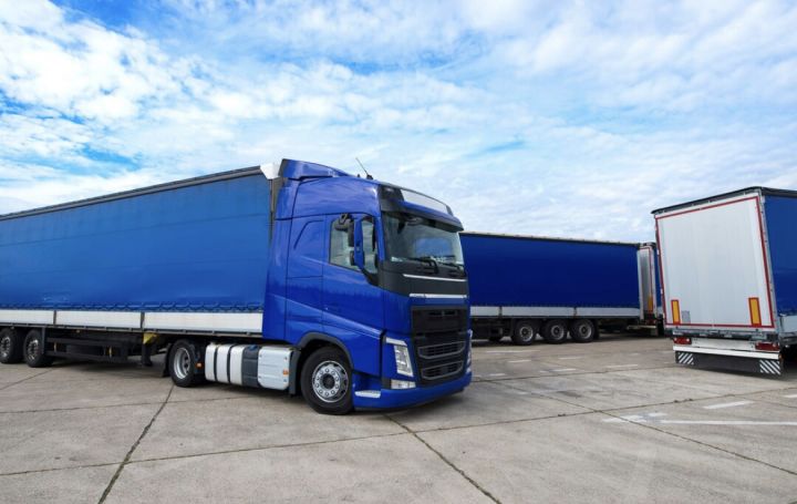 Nākamajā gadā plānots palielināt lielāko daļu autoceļu lietošanas nodevas kravas transportlīdzekļiem
