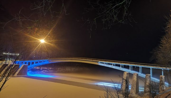 Ogres pilsētas gājēju tilti šovakar tiks izgaismoti Igaunijas un Ukrainas karogu krāsās