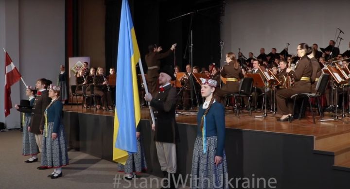 Trešais kara gads. Šodien dienas vidū vairāk nekā 50 mediji atskaņos Ukrainas himnu. Arī mēs.