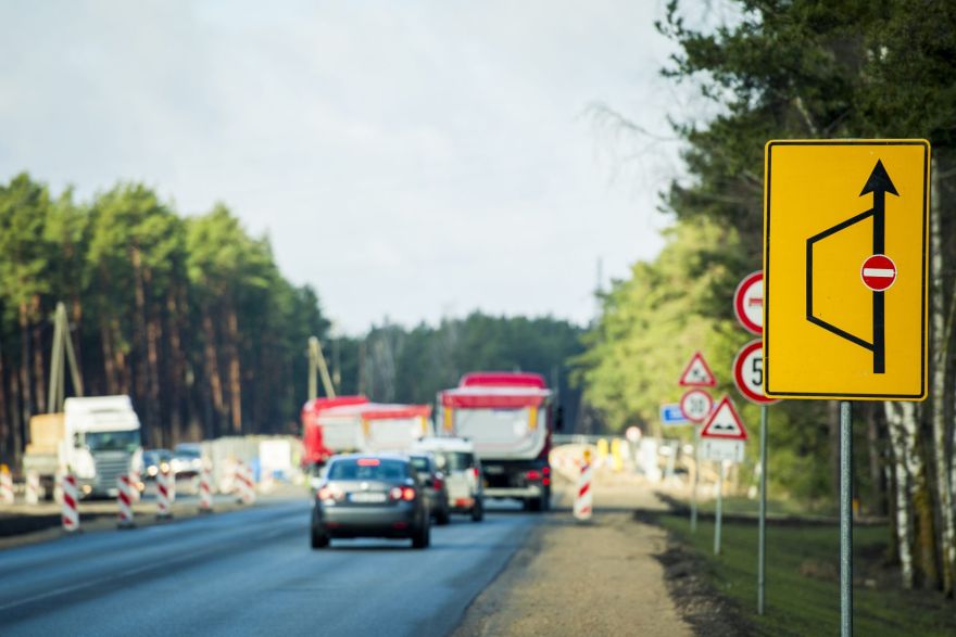 Būvdarbi notiek 62 valsts ceļu posmos, tostarp vairākos Ogres novadā