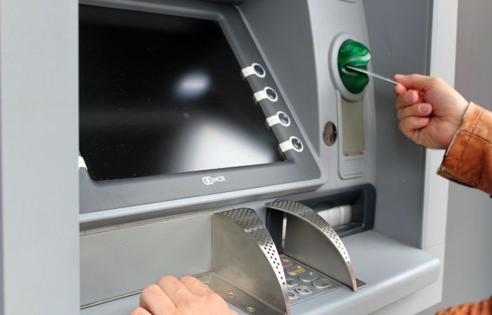 Bankomātos nedrīkstēs izmantot krievu valodu