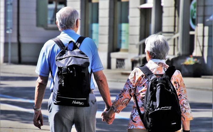Konceptuāli atbalsta vecuma pensijas piešķiršanai nepieciešamā darba stāža Latvijā palielināšanu līdz 20 gadiem