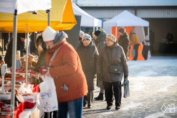 Attēls rakstam: Marta beigās satiec vietējos uzņēmējus rīta tirdziņā Ogresgrīvas pusmuižā