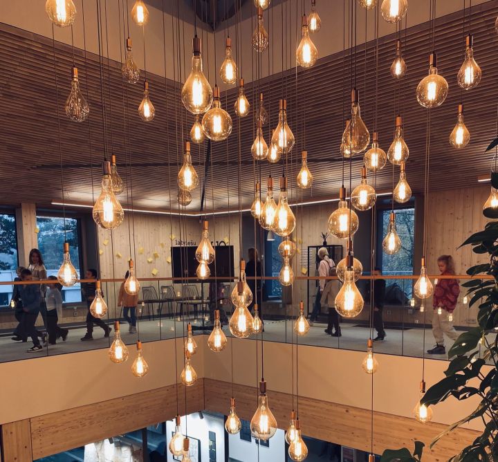 Ogres Centrālajā bibliotēkā būs iespēja satikt rakstnieku Jāni Joņevu