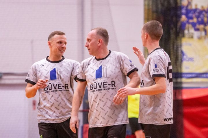 Telpu futbola čempionātā noskaidrotas pusfinālistes