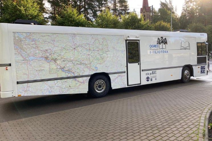 Attēls rakstam: 14. oktobrī bibliobuss dosies uz Tomi un Pumpuriem
