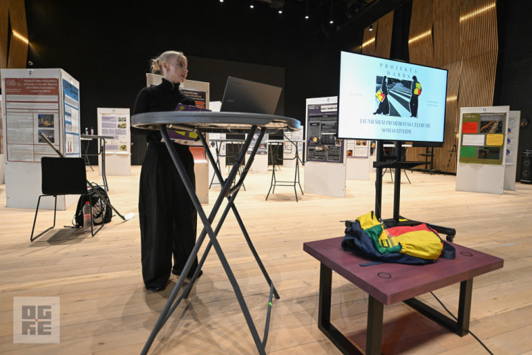 FOTO:  Ogres novada 12. klašu skolēnu projekta darbu skatē piedalījās vairāk kā 200 jaunieši