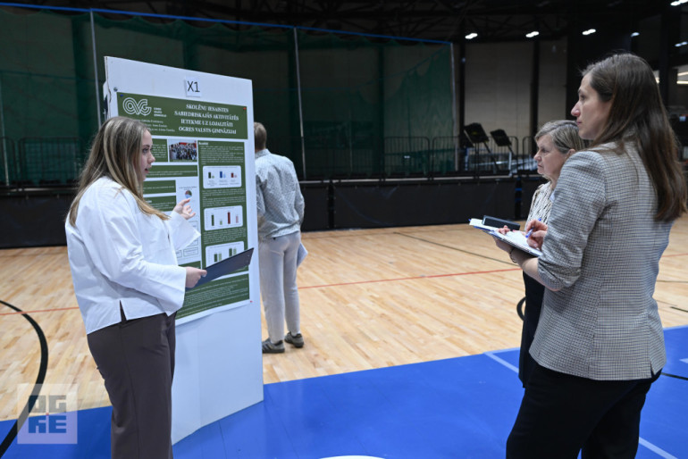 FOTO:  Ogres novada 12. klašu skolēnu projekta darbu skatē piedalījās vairāk kā 200 jaunieši