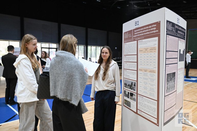 FOTO:  Ogres novada 12. klašu skolēnu projekta darbu skatē piedalījās vairāk kā 200 jaunieši