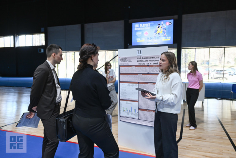 FOTO:  Ogres novada 12. klašu skolēnu projekta darbu skatē piedalījās vairāk kā 200 jaunieši