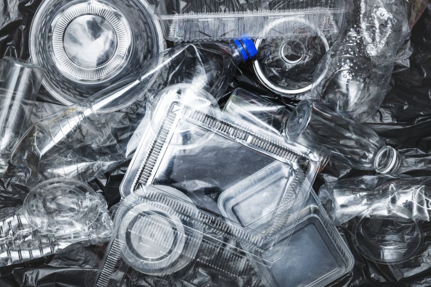 Atbild iedzīvotāji. Kā jūs domājat, vai visu plastmasu var pārstrādāt?
