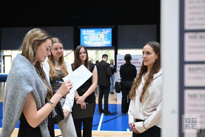 FOTO:  Ogres novada 12. klašu skolēnu projekta darbu skatē piedalījās vairāk kā 200 jaunieši