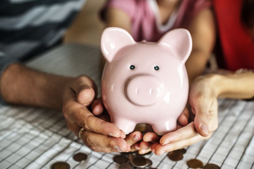 Aptauja: Latvijā 32% vecāku veido uzkrājumus bērnu izglītībai