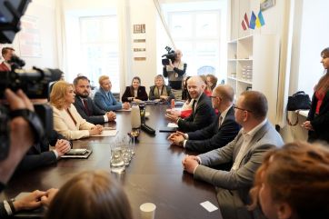 Attēls rakstam: Vai izskatās, ka "pielikts punkts" Siliņas valdībai jeb kā aizritēja "Progresīvo" tikšanās ar Ministru prezidenti?