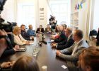 Attēls rakstam: Vai izskatās, ka "pielikts punkts" Siliņas valdībai jeb kā aizritēja "Progresīvo" tikšanās ar Ministru prezidenti?