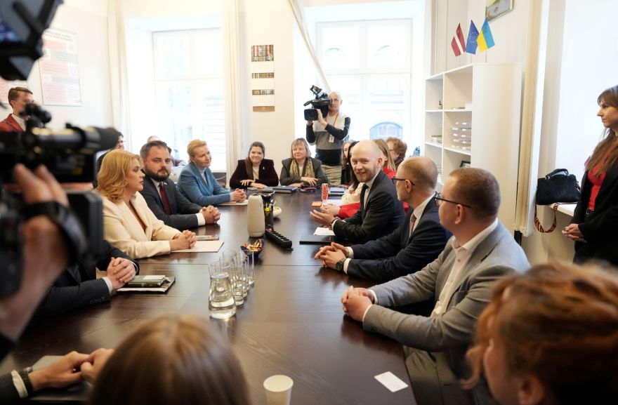 Vai izskatās, ka "pielikts punkts" Siliņas valdībai jeb kā aizritēja "Progresīvo" tikšanās ar Ministru prezidenti?