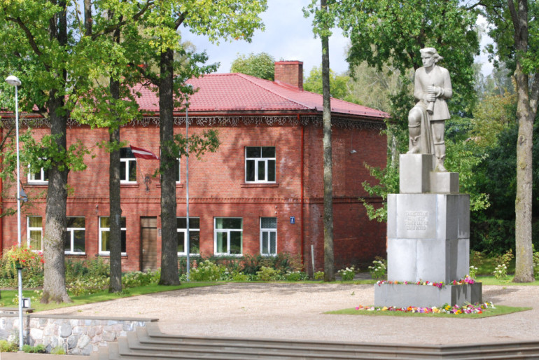 FOTO: Pēc Lielvārdes jostas – uz Rūjienu