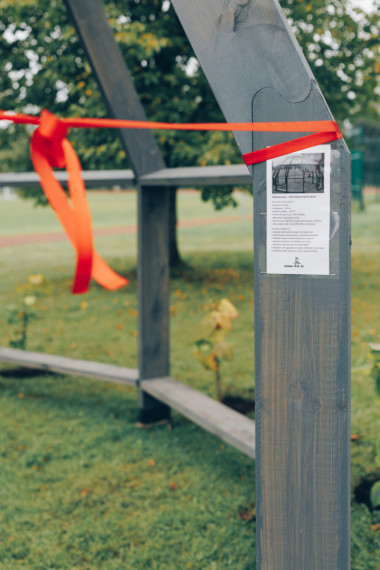 Ķeguma pamatskolā atklāta “zaļā klase” – jauna āra telpa skolēniem un kopienai