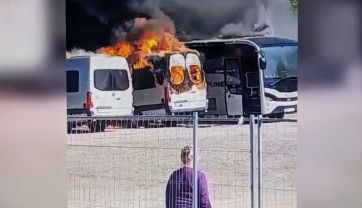 Attēls rakstam: Sprādzieni, dūmi un liesmas - Ogrē sadeg trīs pasažieru autobusi