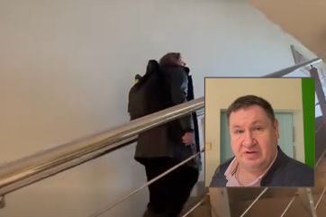 Attēls rakstam: Egils Helmanis kritizē Ogres domē satiktos žurnālistus, kuri nevēlas runāt par viņu ar viņu