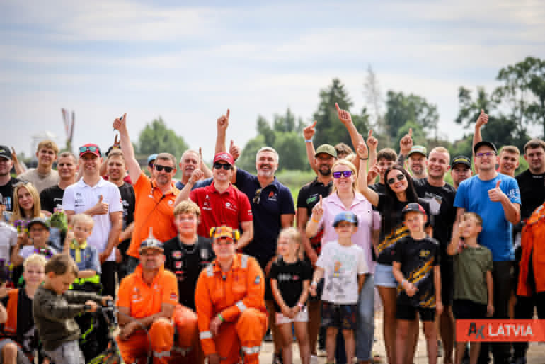 FOTO: Suntažnieks Rajens Čipens otro gadu pēc kārtas triumfē Latvijas autokrosā Mini Bagiju 200 klasē