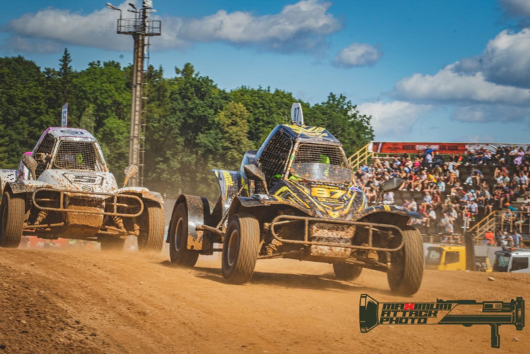 FOTO: Suntažnieks Rajens Čipens otro gadu pēc kārtas triumfē Latvijas autokrosā Mini Bagiju 200 klasē