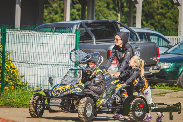 FOTO: Suntažnieks Rajens Čipens otro gadu pēc kārtas triumfē Latvijas autokrosā Mini Bagiju 200 klasē