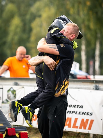 FOTO: Suntažnieks Rajens Čipens otro gadu pēc kārtas triumfē Latvijas autokrosā Mini Bagiju 200 klasē