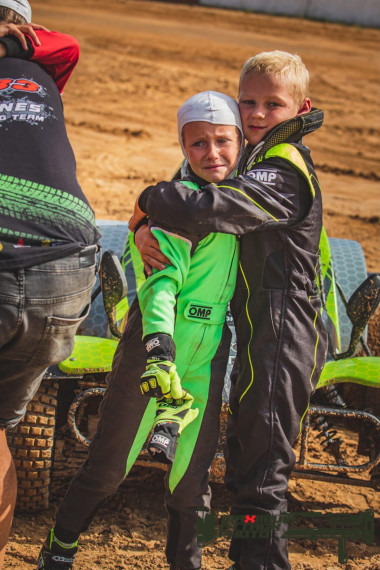 FOTO: Suntažnieks Rajens Čipens otro gadu pēc kārtas triumfē Latvijas autokrosā Mini Bagiju 200 klasē