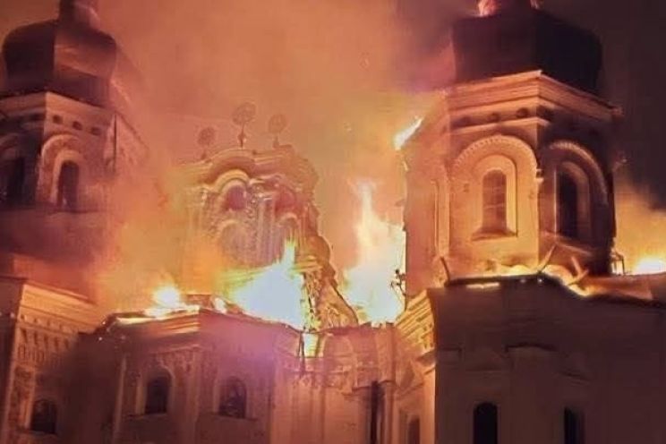 Attēls rakstam: Deg Unesco mantojums Kijivā! Baznīcu vadītāji Latvijā nosoda Krievijas agresiju pret reliģiskām svētvietām
