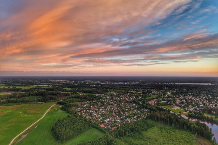 Attēls rakstam: Kad Ogre nedēļas vidū iekrāsojas zeltā: iedzīvotāji dalās ar foto