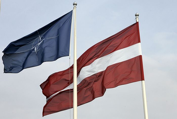 NATO brīdina Krieviju pārtraukt gaisa telpas pārkāpumus austrumu flangā