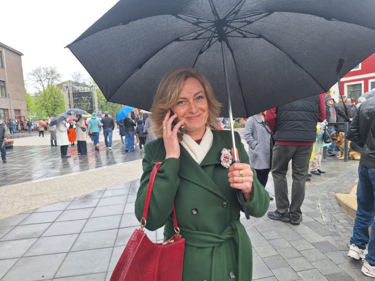 FOTO: Ogrē svinīgi atklāts Neatkarības laukums un Brīvības ceļa ekspozīcija