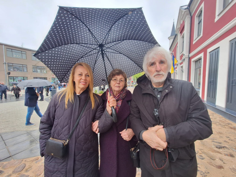 FOTO: Ogrē svinīgi atklāts Neatkarības laukums un Brīvības ceļa ekspozīcija
