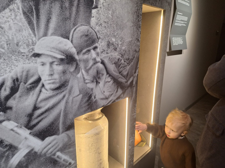 FOTO: Ogrē svinīgi atklāts Neatkarības laukums un Brīvības ceļa ekspozīcija