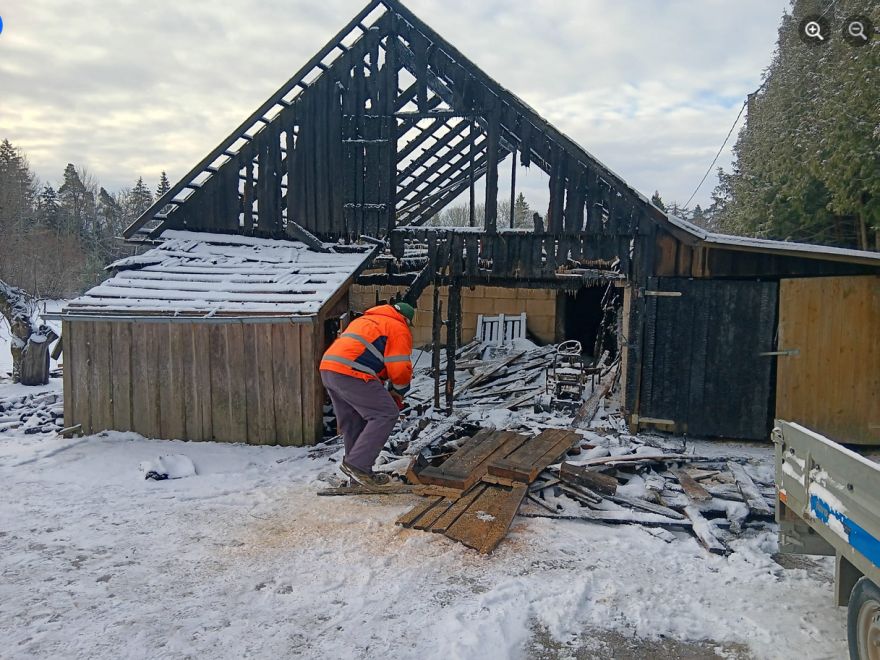 "Viņš nevienam neatsaka palīdzību, bet tagad ir jālūdz viņam..." Pēc postoša ugunsgrēka ģimenei nepieciešama palīdzība