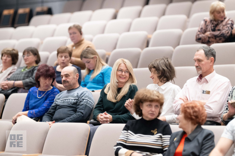 FOTO: Sirsnīgs koncerts Lielvārdē – Toms Antons un Santa Kasparsone saņem stāvovācijas