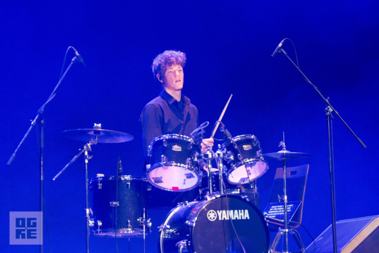 FOTO: Sirsnīgs koncerts Lielvārdē – Toms Antons un Santa Kasparsone saņem stāvovācijas