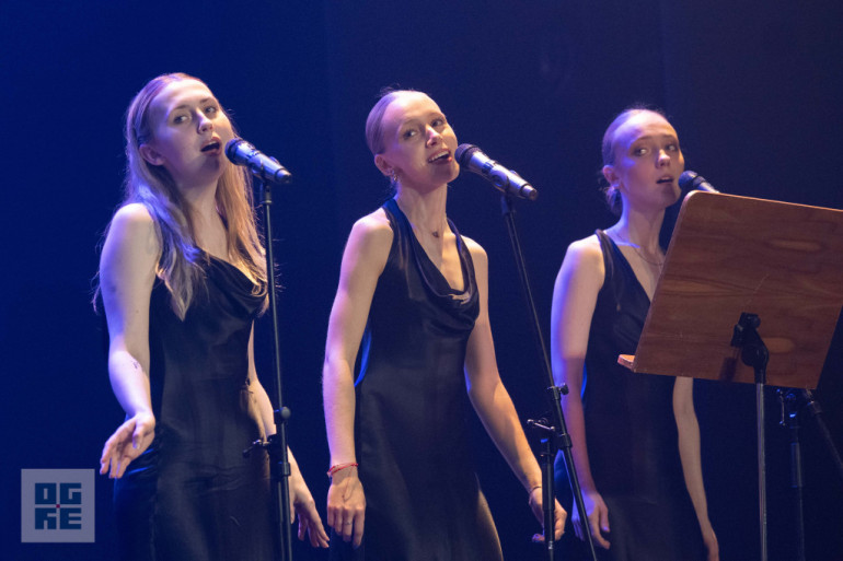 FOTO: Sirsnīgs koncerts Lielvārdē – Toms Antons un Santa Kasparsone saņem stāvovācijas