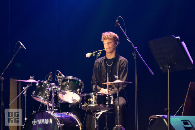 FOTO: Sirsnīgs koncerts Lielvārdē – Toms Antons un Santa Kasparsone saņem stāvovācijas