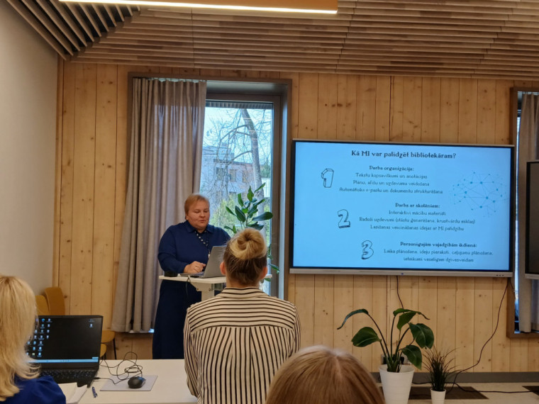Ogres Centrālajā bibliotēkā profesionālās pilnveides seminārā tiekas novada skolu bibliotēku bibliotekāri
