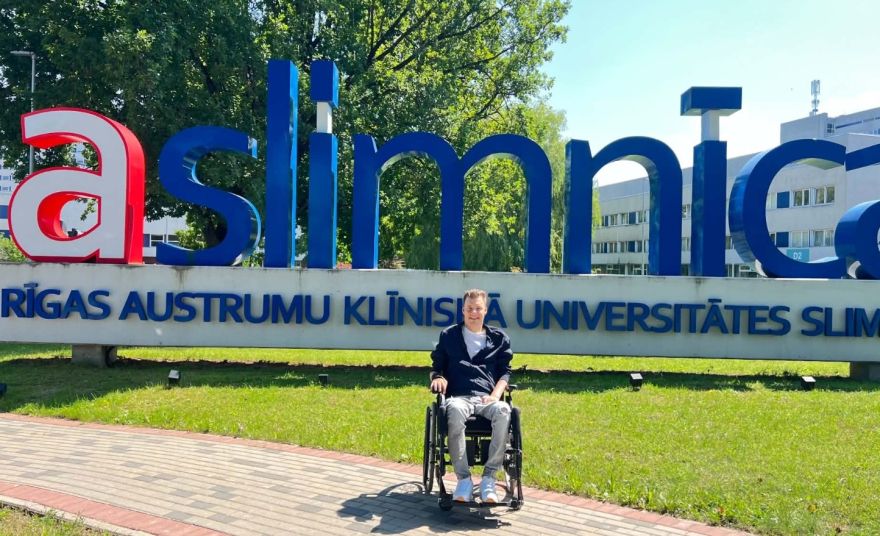 "Viena sekunde izmainīja visu" - mākslinieks Mareks Odumiņš atklāti par dienu pirms piecpadsmit gadiem