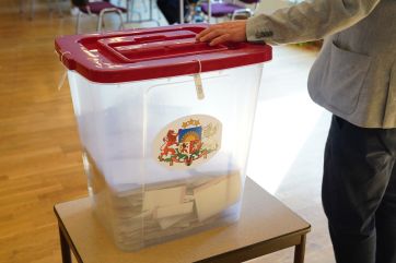 Attēls rakstam: Nepilnas trīs stundas pēc vēlēšanu beigām joprojām nav sākta balsu skaitīšana