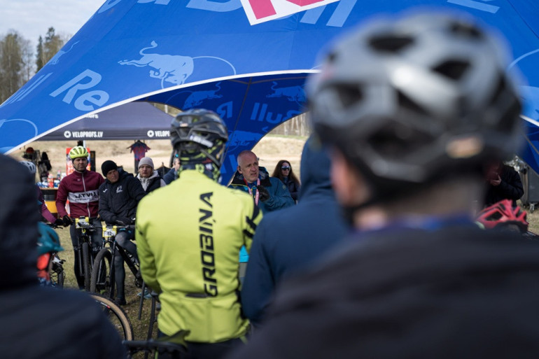 FOTO: Ķegumā aizvadīts spraigs kalnu riteņbraukšanas maratons