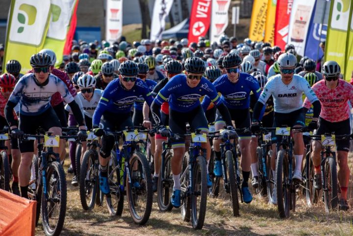 FOTO: Ķegumā aizvadīts spraigs kalnu riteņbraukšanas maratons